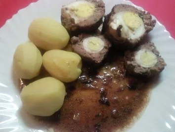 versteckte Eier  mit Biersößchen - Rezept