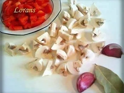 Rindergulasch mit Champignons in herzhaften Sauce - Rezept - Bild Nr. 4