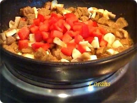 Rindergulasch mit Champignons in herzhaften Sauce - Rezept - Bild Nr. 8