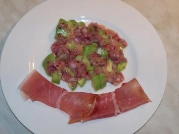 Avocados mit Zwiebelvinaigrette - Rezept