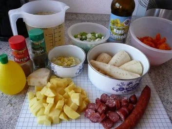 Eintopf: Pastinakeneintopf mit Schinkenknacker - Rezept