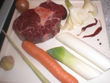 Scharfe exotische Rindssuppe - Rezept