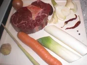 Scharfe exotische Rindssuppe - Rezept