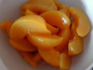 Rezept: Biskuit-Pfirsich-Sahneschnitte Bild Nr. 6 Biskuit-Pfirsich-Sahneschnitte - Rezept - Bild Nr. 6