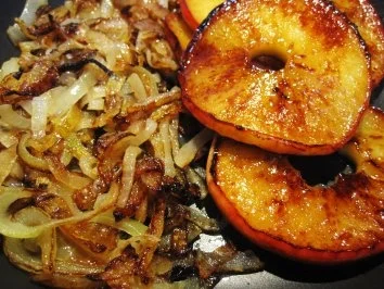 Putensteaks - mit Äpfeln und Zwiebeln... - Rezept - Bild Nr. 4