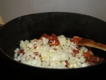 Rezept: Schweinegeschnetzeltes mit Zwiebeln auf Salzbett Bild Nr. 8 Schweinegeschnetzeltes mit Zwiebeln auf Salzbett - Rezept - Bild Nr. 8