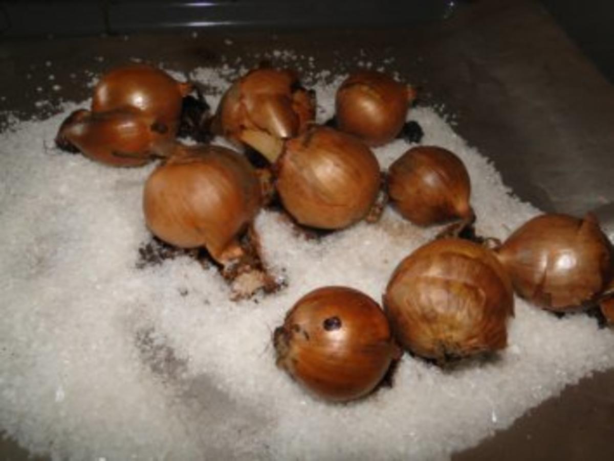 Schweinegeschnetzeltes mit Zwiebeln auf Salzbett - Rezept - Bild Nr. 13