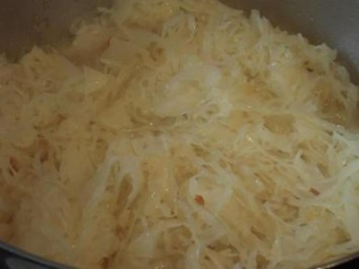Eisbein mit Sauerkraut und weißen Bohnen - Rezept - Bild Nr. 4