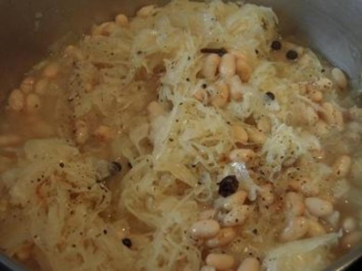 Eisbein mit Sauerkraut und weißen Bohnen - Rezept - Bild Nr. 5