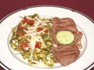Rumpsteak mit Kräuterbutter und Bandnudeln - Rezept