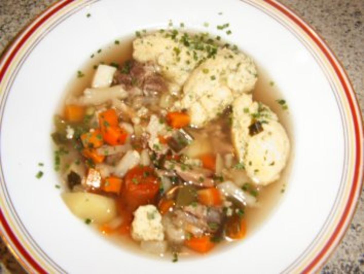 Gemüsesuppe mit Grießklößchen - Rezept