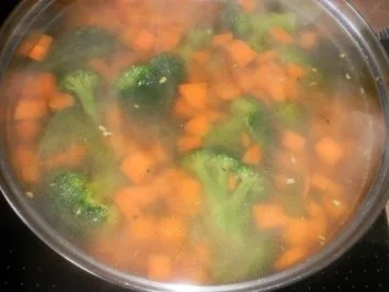 Rezept: Farfalle mit Klößchen und Käsesauce Bild Nr. 9 Farfalle mit Klößchen und Käsesauce - Rezept - Bild Nr. 9