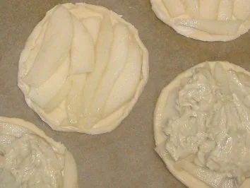 Cocafladen mit Gorgonzola-Birnen und Serranoschinken - Rezept - Bild Nr. 3