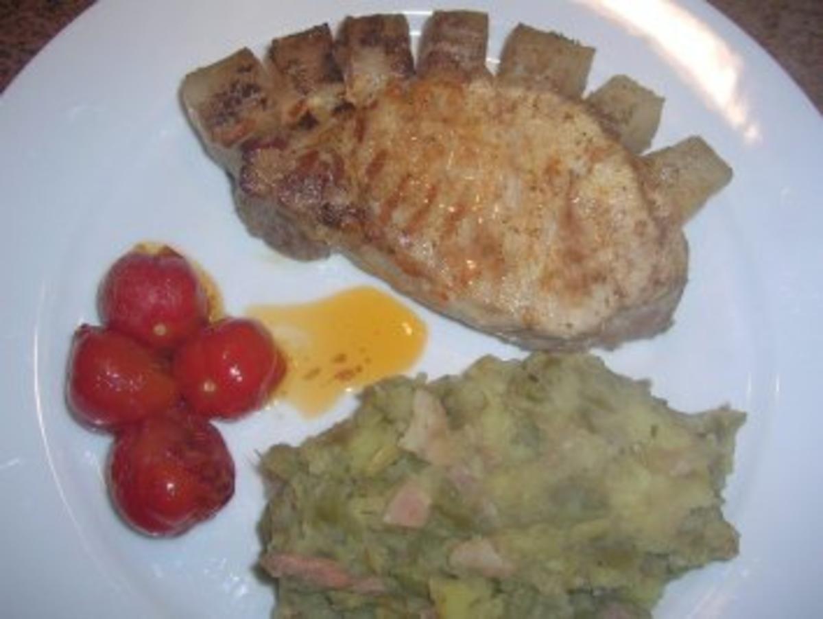 Schweinerückensteak mit Schwarte an Bohnen-Kartoffelstampf - Rezept ...