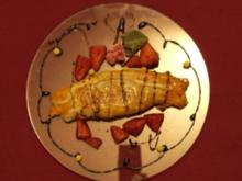 Birnenstrudel auf Pfeffer-Erdbeeren mit Balsamico-Reduktion (Guilia Siegel) - Rezept - Bild Nr. 9