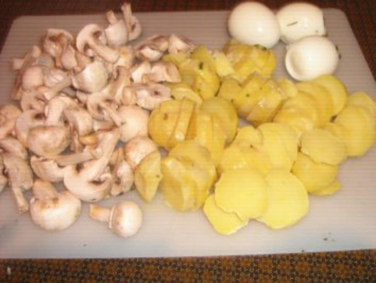 Bratkartoffeln mit Champignons und Ei - Rezept - Bild Nr. 2