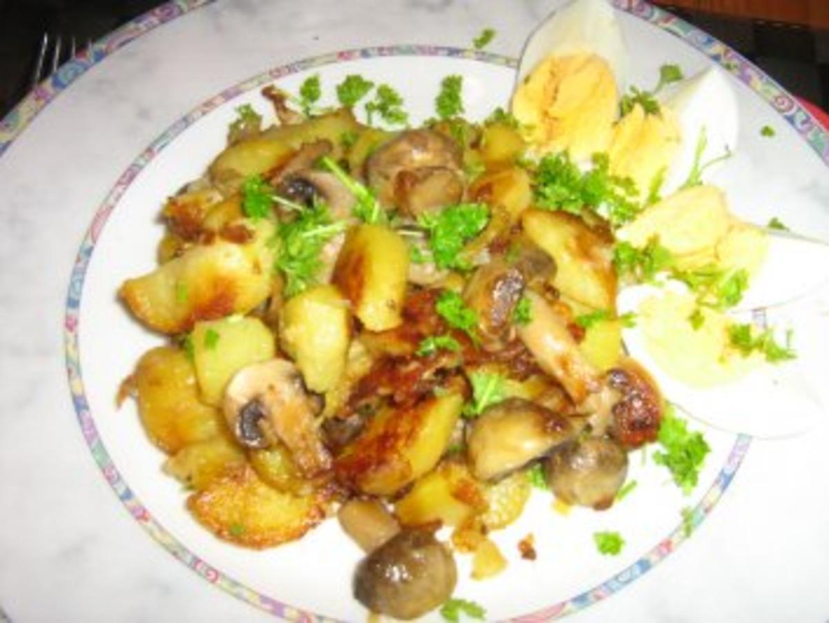 Bratkartoffeln mit Champignons und Ei - Rezept - Bild Nr. 5