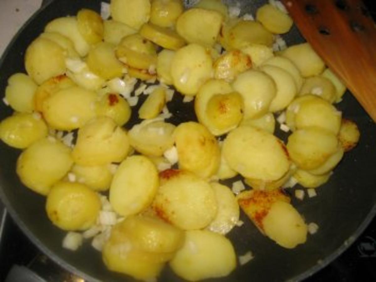 Bratkartoffeln-Auflauf mit Bratwurst und Spiegelei - Rezept - Bild Nr. 3