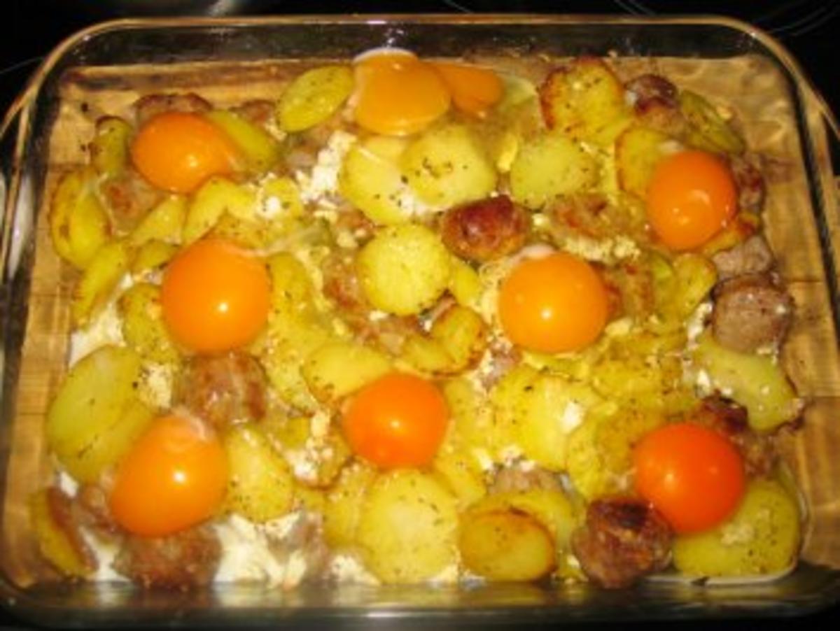 Bratkartoffeln-Auflauf mit Bratwurst und Spiegelei - Rezept - Bild Nr. 5