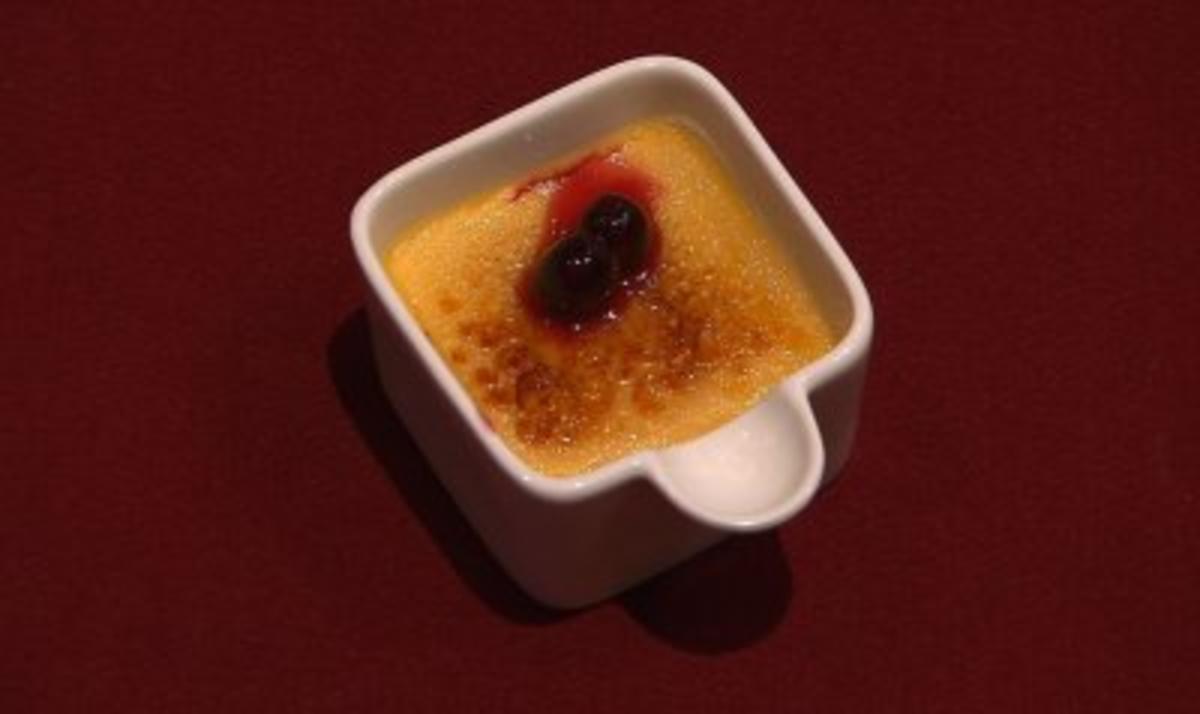 Amarula-Vanilla-Crème-Brûlée mit italienischen Wildkirschen in Sirup - Rezept