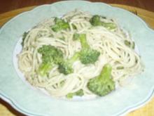 Pasta: Brokkoli-Spaghetti mit Petersil-Gorgonzola-Pesto - Rezept