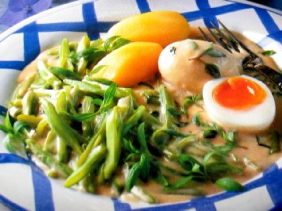 Gemüse - Schnibbelbohnen in süß-saurer Sahne mit Eiern - Rezept