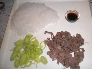 Scharfe Rindfleischsuppe mit Glasnudeln - Rezept - Bild Nr. 3