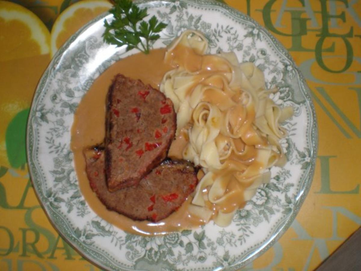 Hackbraten mit Paprika und Soße - einfach - 167 kcal/100g