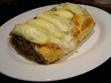 Blätterteig- Hackfleischstrudel - Rezept