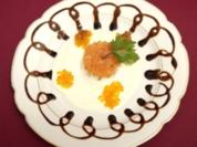 Lachstatar auf Limonen-Crème-fraîche mit Forellenkaviar (Horst Janson) - Rezept