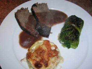 Rinderbraten in Bordeaux geschmort, mit gefülltem Wirsing Kartoffelgratin mit Prosciutto - Rezept - Bild Nr. 9