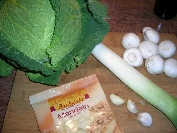 Rezept: Wirsingrouladen gefüllt mit Porree und Pilzen, Beilage zu Rinderbraten in Bordeaux, Bild Nr. 2 Wirsingrouladen gefüllt mit Porree und Pilzen, Beilage zu Rinderbraten in Bordeaux, - Rezept - Bild Nr. 2