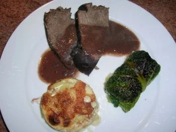 Rezept: Wirsingrouladen gefüllt mit Porree und Pilzen, Beilage zu Rinderbraten in Bordeaux, Bild Nr. 7 Wirsingrouladen gefüllt mit Porree und Pilzen, Beilage zu Rinderbraten in Bordeaux, - Rezept - Bild Nr. 7