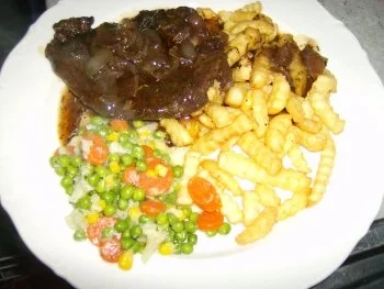 Rezept: Halsgrad in deftiger Zwiebelsoße Halsgrad in deftiger Zwiebelsoße - Rezept