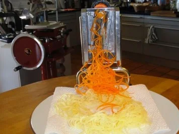 Knusper-Mais-Huehnchen und Coquelet auf Kartoffelstroh - Rezept - Bild Nr. 7