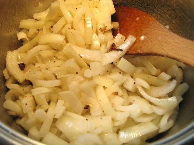 Rezept: Bayrische Zwiebelsuppe Bild Nr. 2 Bayrische Zwiebelsuppe - Rezept - Bild Nr. 2