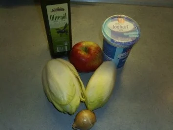 Rezept: Salate: Apfel-Chicorée-Salat Bild Nr. 2 Salate: Apfel-Chicorée-Salat - Rezept - Bild Nr. 2