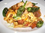 Tagliatelle im Chorizosud mit Maispoularde - Rezept