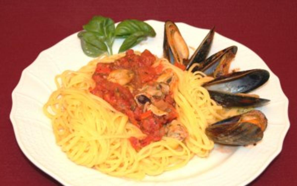 Bilder für Spaghettini Vongole im Tomaten-Weißwein-Sud - Rezept