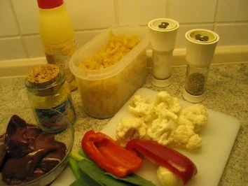 Nudelgerichte: Nudelpfanne mit Putenleber - Rezept