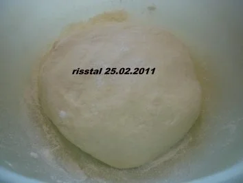 Pizza mit einer scharfen Seite - Rezept - Bild Nr. 4