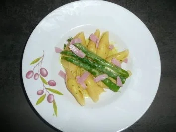 Rezept: Coquilles-Nudeln in Gorgonzola-Curry-Sauce mit grünem Spargel Coquilles-Nudeln in Gorgonzola-Curry-Sauce mit grünem Spargel - Rezept