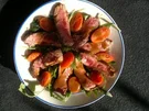 Steakstreifen auf Ruccola-Tomatensalat - Rezept - Bild Nr. 5