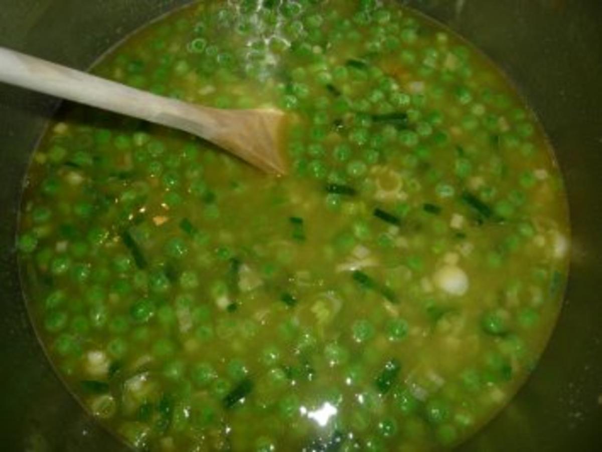 Frische Erbsencremesuppe mit Käseböllkes alla SchwieMu (aus meinem KB) - Rezept - Bild Nr. 5