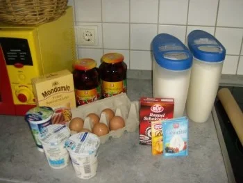 Biskuit Sahne Kirsch Rolle - Rezept - Bild Nr. 2