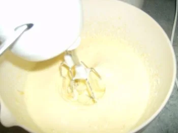 Biskuit Sahne Kirsch Rolle - Rezept - Bild Nr. 5