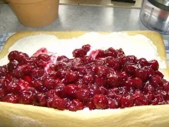 Biskuit Sahne Kirsch Rolle - Rezept - Bild Nr. 9