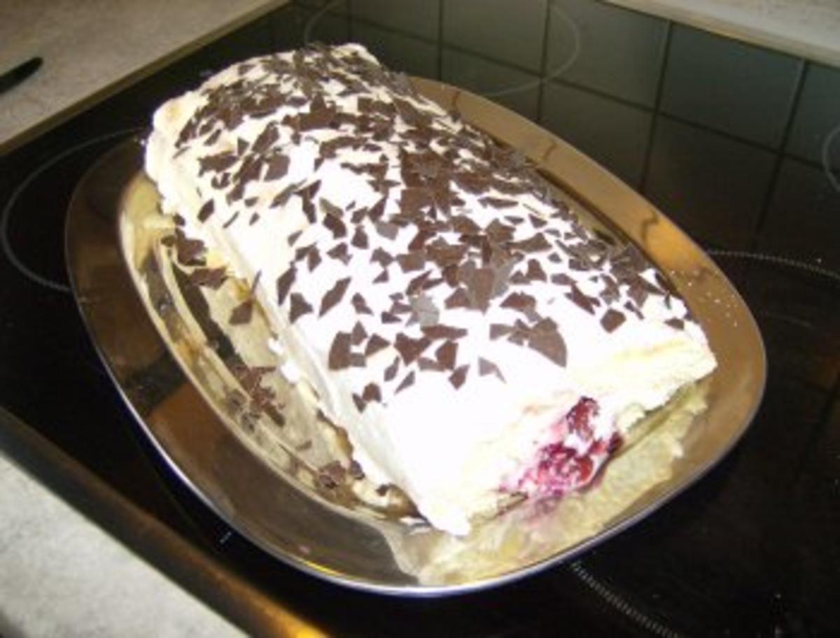 Biskuit Sahne Kirsch Rolle - Rezept mit Bild - kochbar.de
