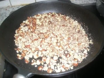 Rezept: Haselnuss-Schoko-Brownies Bild Nr. 4 Haselnuss-Schoko-Brownies - Rezept - Bild Nr. 4