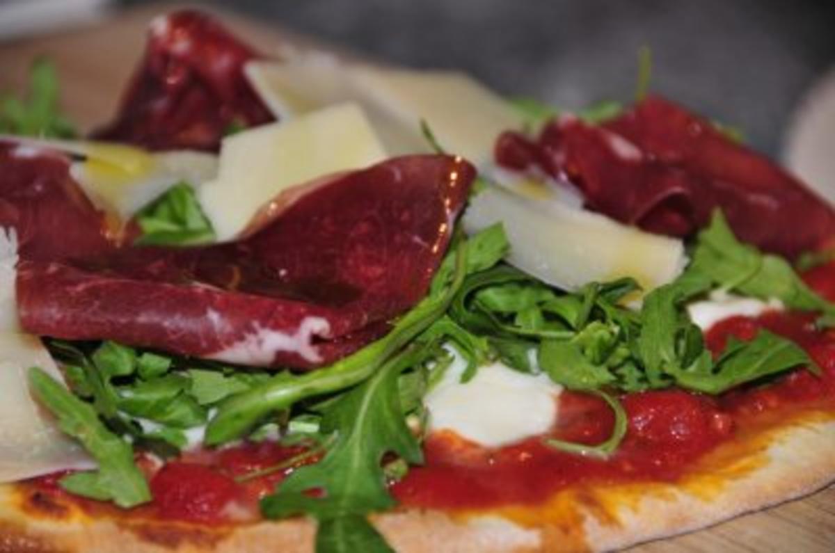 Bilder für Pizza con Rucola Bresaola e Parmigiano - Rezept